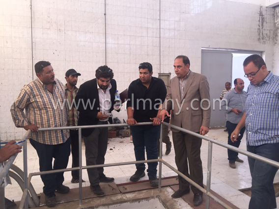 محمد عيد يتابع عمليات تطوير محطة مياه ديروط  (1)
