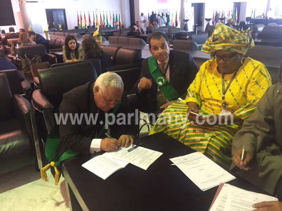 جانب من توقيع عقد جمعية صداقة بين مصر والسنغال (4) copy