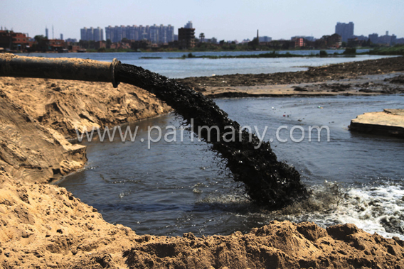 تحقيق-عن-تعديات-على-نهر-النيل-بالوراق-المحررة-عبير-عبد-المجيد-تصوير-ماهر-اسكندر-30-3-2014-(1)