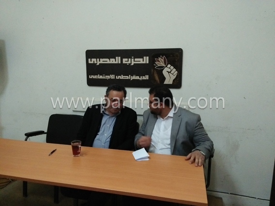 الدكتور عمرو الشوبكي أستاذ العلوم السياسية أثناء الندوة (4)
