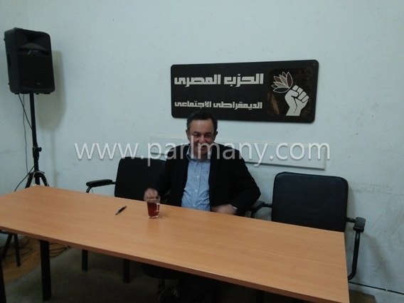 الدكتور عمرو الشوبكي أستاذ العلوم السياسية أثناء الندوة (1)