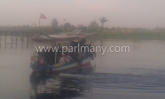 أهالى غرب النيل بأسوان يطالبون بحل أزمة المعديات  (1)