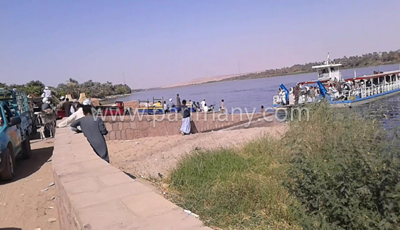 أهالى غرب النيل بأسوان يطالبون بحل أزمة المعديات  (4)