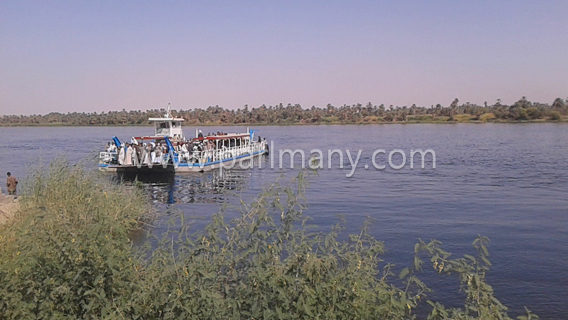 أهالى غرب النيل بأسوان يطالبون بحل أزمة المعديات  (3)