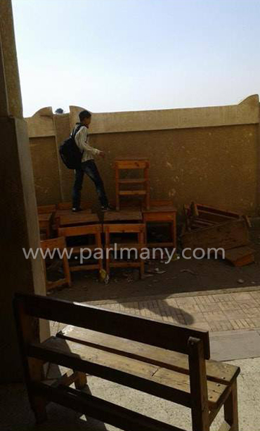 هروب تلاميذ من على السور بأسيوط (2)