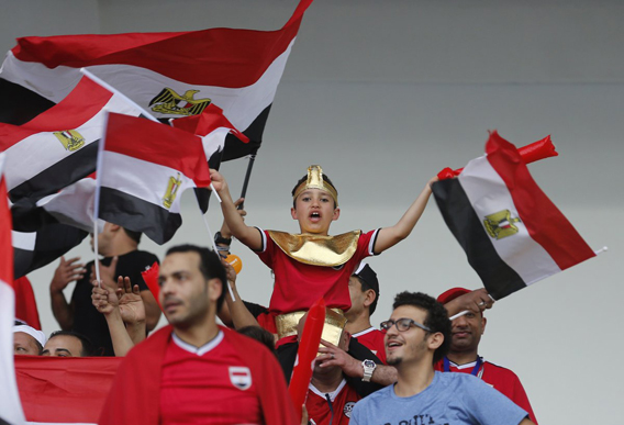 الجماهير المصرية داخل استاد مباراة النهائى الأفريقى أمام الكاميرون (4) copy