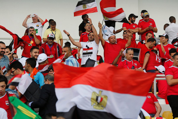 الجماهير المصرية داخل استاد مباراة النهائى الأفريقى أمام الكاميرون (5) copy