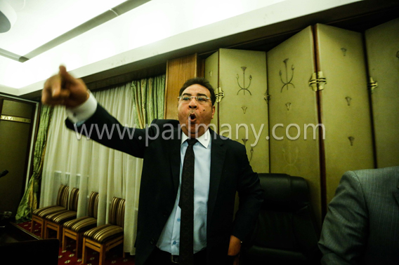 مشادة كلامية بين النائب كمال أحمد ومستشار البرلمان بسبب اتفاقية النقد الدولى (3)