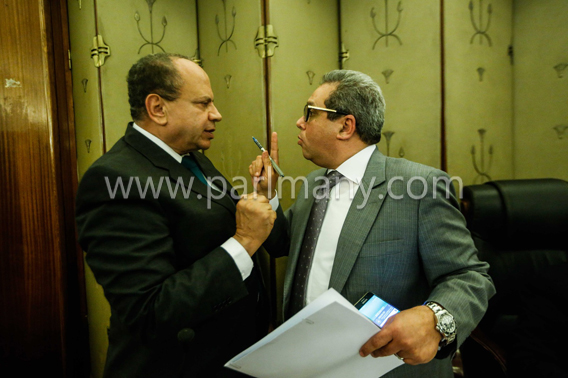 مشادة كلامية بين النائب كمال أحمد ومستشار البرلمان بسبب اتفاقية النقد الدولى (9)