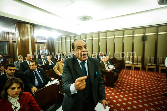 مشادة كلامية بين النائب كمال أحمد ومستشار البرلمان بسبب اتفاقية النقد الدولى (12)