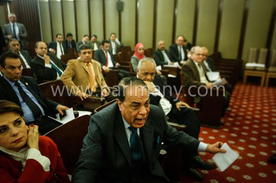 مشادة كلامية بين النائب كمال أحمد ومستشار البرلمان بسبب اتفاقية النقد الدولى (1)