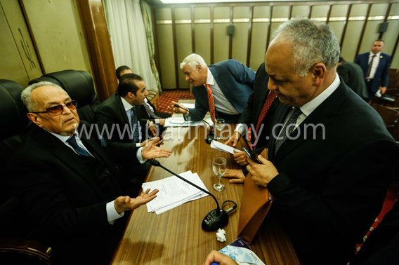 مشادة كلامية بين النائب كمال أحمد ومستشار البرلمان بسبب اتفاقية النقد الدولى (2)