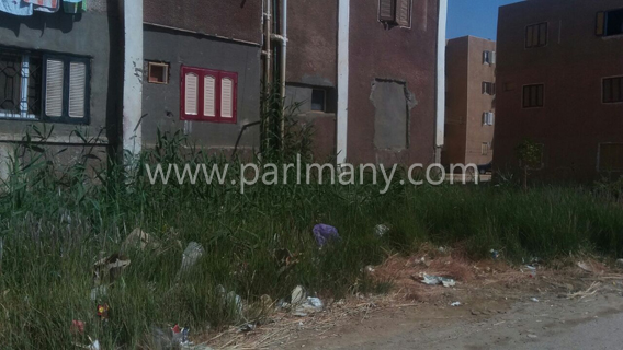 157154-الاهمال-والقاء-المخلفات-تهدد-سكان-أحياء-الخارجة--(10)