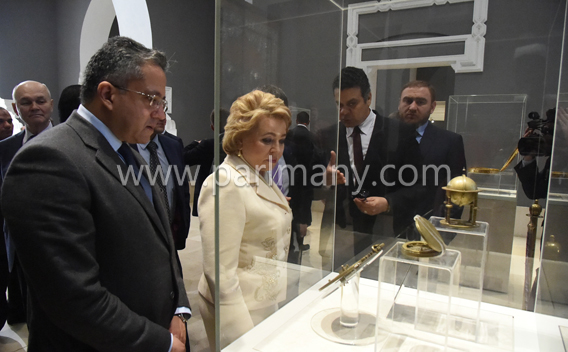 رئيس المجلس الفيدرالى الروسى تزور المتحف الإسلامى (5)