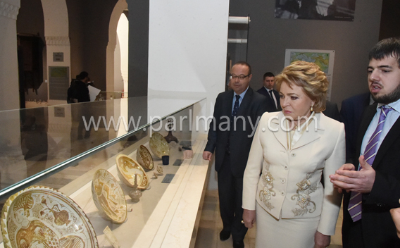 رئيس المجلس الفيدرالى الروسى تزور المتحف الإسلامى (8)
