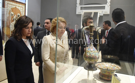 رئيس المجلس الفيدرالى الروسى تزور المتحف الإسلامى (4)
