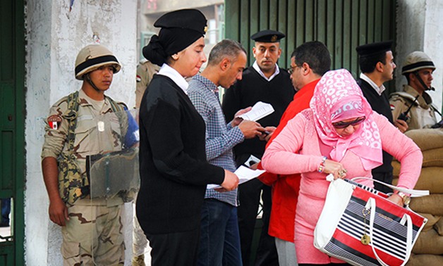 المصريون يصوتون فى جولة الإعادة بالمرحلة الثانية للانتخابات البرلمانية فى 13 محافظة