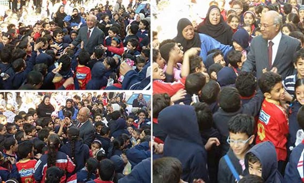 بالصور.. محمد الفيومى نائب طوخ يحتفل بعضوية البرلمان مع أطفال المدرسة الخاصة 