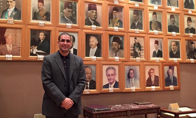 محمد أبو حامد ينشر صورة له داخل مجلس النواب وخلفه رؤساء المجلس على مدار تاريخه 