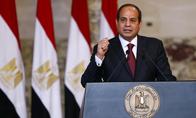 الرئيس السيسى مطالبًا نواب البرلمان بالعمل مع المسؤولين: "إحنا مع بعض مش ضد بعض"