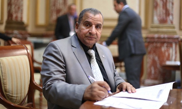 عبد الحميد كمال يرفض القانون ويؤكد: "الهجرة غير الشرعية" لن يقضى على الظاهرة