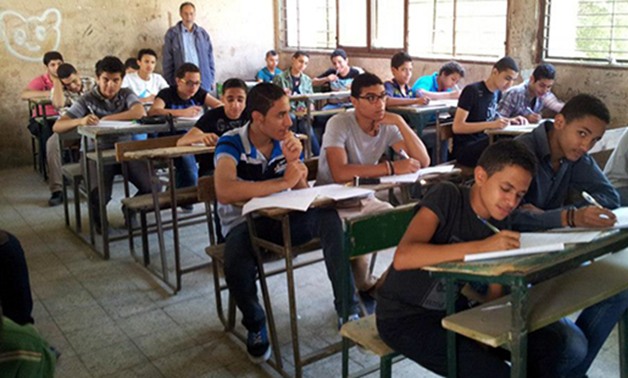 "تعليم القاهرة": غرفة عمليات تتابع سير امتحانات النقل بالمرحلة الإعدادية 