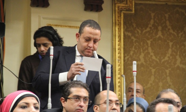 النائب محمد عبد الغنى: "أمناء شرطة المطار خطفوا كارنيه البرلمان منى وقالوا لىّ اخرس"