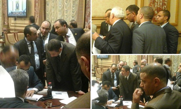 بالصور.. النواب يتزاحمون على "بهو الشورى" لتعديل خانة المهنة ببطاقاتهم الشخصية