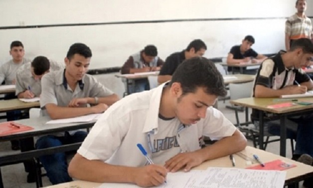 طلاب الثانوية العامة يؤدون اليوم امتحان اللغة الاجنبية الأولى