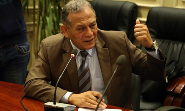 محمد أنور السادات و50 عضوًا يتقدمون بطلب لرئيس المجلس لمناقشة بيان رئيس الجمهورية