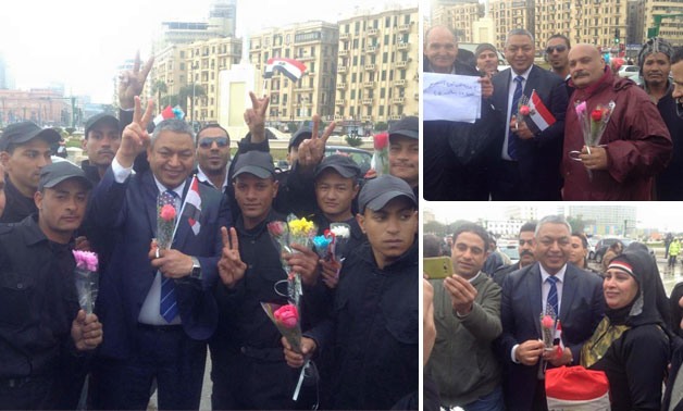بالصور.. محمود بكرى يحتفل مع رجال الشرطة فى ميدان التحرير بذكرى الثورة