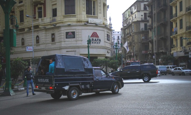 سيارات قوات الانتشار السريع تجوب ميدان التحرير وشوارع منطقة وسط البلد 