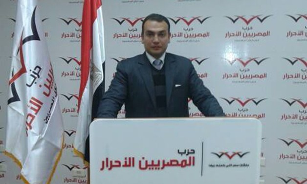 نائب "المصريين الأحرار" يحصل على موافقة التموين بتوزيع حصة مخبزين بملوى