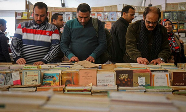 المرور يطالب السيارات بالابتعاد عن محور العروبة بسبب معرض الكتاب