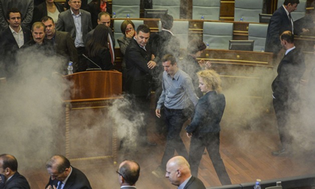 بالصور.. نائبة معارضة فى كوسوفو تطلق عبوة غاز مسيل للدموع داخل البرلمان