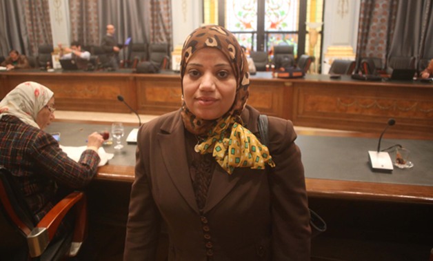 فايزة محمود تتواصل مع رئيس حى غرب شبرا لمخالفة رصيف شارع 15 مايو للمعايير الدولية