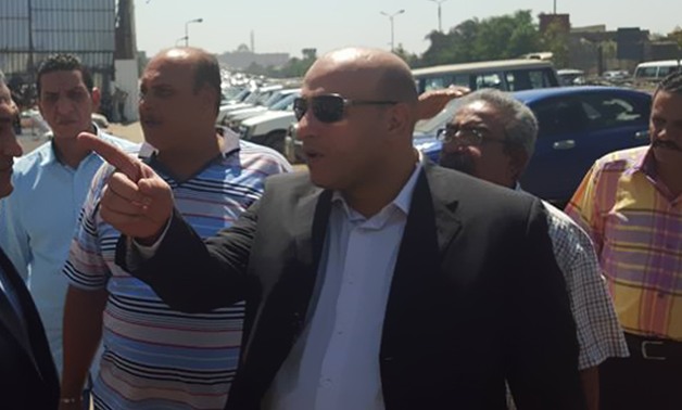 حى منشأة ناصر يزيل لافتات تهنئة للنائب هانى مرجان.. ورئيس الحى: لا أحد فوق القانون