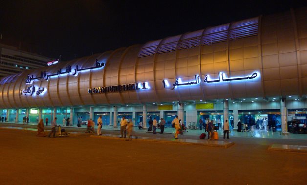 مطار القاهرة يستقبل أكثر من 3 آلاف سائح أجنبى لقضاء إجازاتهم