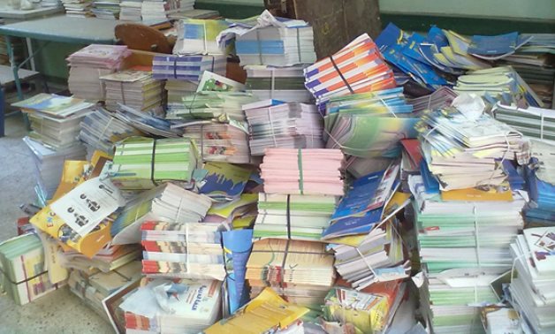 خفض عدد صفحات الكتب المدرسية بسبب الميزانية.. ونائب: الوزارة بتطبع 300مليون كتاب والوزير لازم يصحح