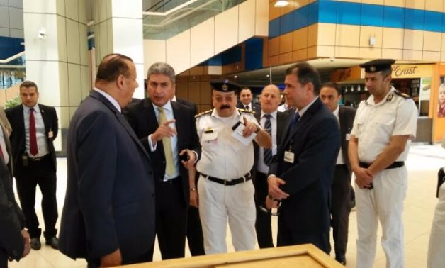 وزير الطيران يتفقد مطار شرم الشيخ لمتابعة رحلات عودة السياح لبلادهم بعد شم النسيم