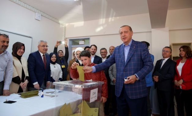 المعارضة التركية تتقدم بطعن لإبطال الاستفتاء