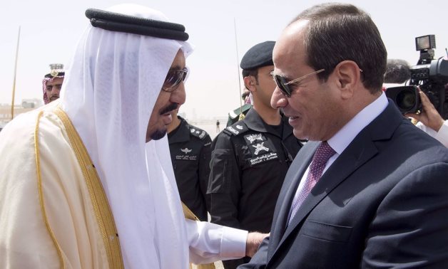 ننشر صور استقبال الملك سلمان للرئيس السيسي فور وصوله مطار الرياض