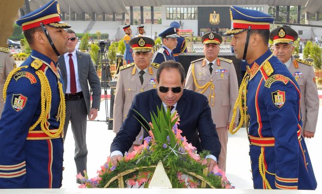 ننشر صور زيارة السيسى للنصب التذكارى لشهداء القوات المسلحة فى ذكرى تحرير سيناء