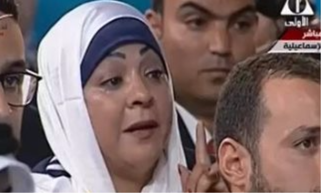 الرئيس السيسى لـ"مواطنة سيناوية" بعد بكائها: "حقك عليا.. ما تزعليش"