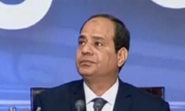 السيسى يطالب الحضور باحتفالية عيد العمال الوقوف دقيقة حدادًا على شهداء مصر