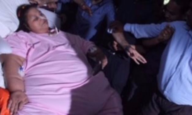 بالفيديو.. لحظة وصول المصرية إيمان "أسمن امرأة بالعالم" لبدء علاجها فى أبو ظبى