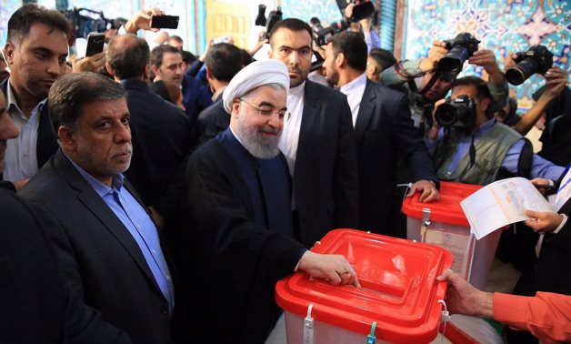 بالصور.. ناخبون إيرانيون ومسئولون يدلون بأصواتهم فى الانتخابات الرئاسية