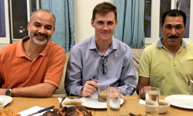 بالصور.. سفير بريطانيا من على مائدة إفطار: رمضان شهر الصيام واللمة الحلوة