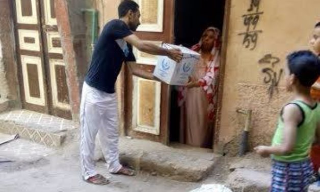 حملة الإغاثة لطرق الأبواب تجوب القرى والنجوع لتوزيع سلع رمضان