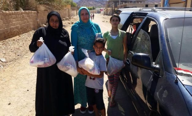 حزب الوفد يوزع شنط رمضان على أهالى جنوب سيناء